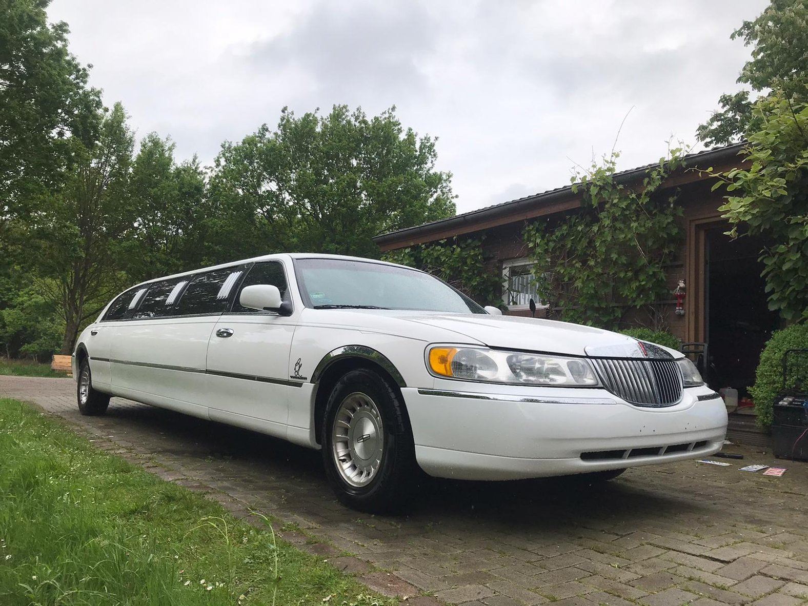 Weiße Stretchlimousine von Harald Freese