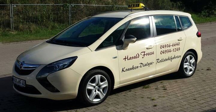 Opel Zafira mit Beschriftung für Kranken-, Dialyse- und Rollstuhlfahrten