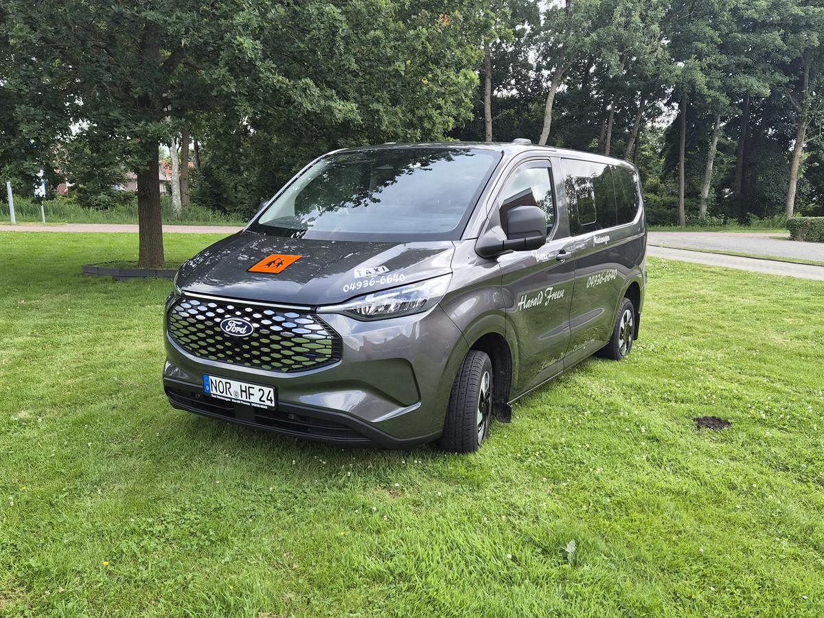 E-Mobil Taxi Freese – vollelektrischer Ford Transit Custom, neunsitziger Großraum-Bus